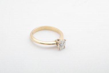 Solitario oro bicolor con diamante 0.70Ct
