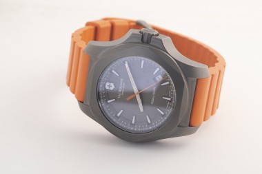 Reloj Victorinox naranja y gris