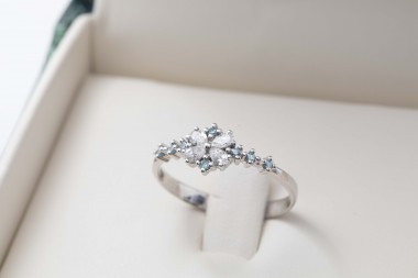 Dazzlingrock Collection Anillo De Boda Redondo Con Cuentas De Corazón De Diamante Blanco Cultivado En Laboratorio Para Mujer (0.08 Qtw, Color H-I, Claridad SI2), Plata De Ley 925, 4, Diamante Blanco